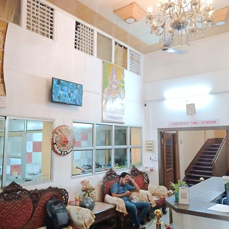 Kusum Hotel Dibrugarh Buitenkant foto
