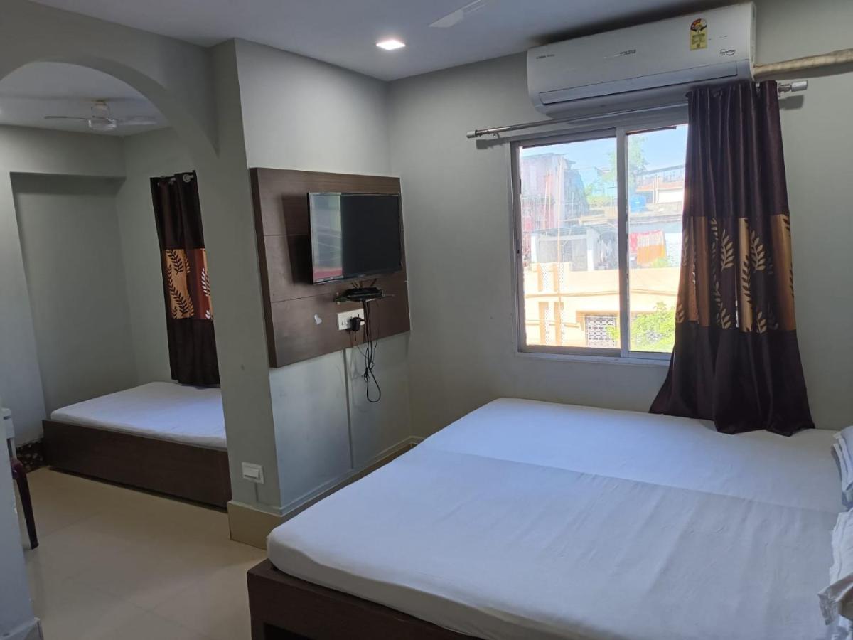 Kusum Hotel Dibrugarh Buitenkant foto