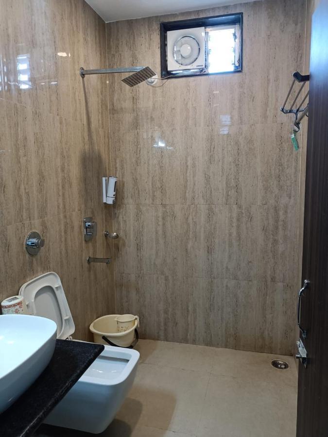 Kusum Hotel Dibrugarh Buitenkant foto