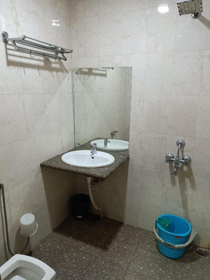 Kusum Hotel Dibrugarh Buitenkant foto