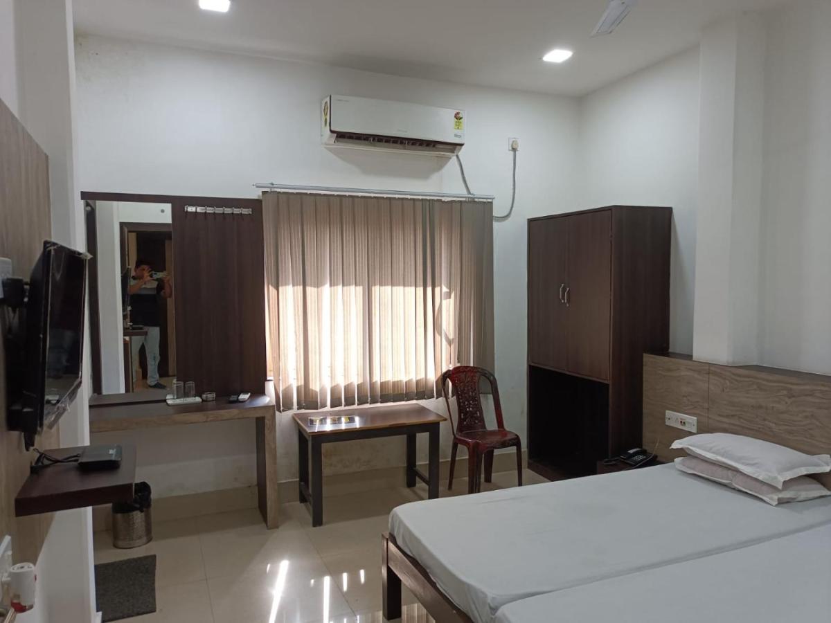 Kusum Hotel Dibrugarh Buitenkant foto