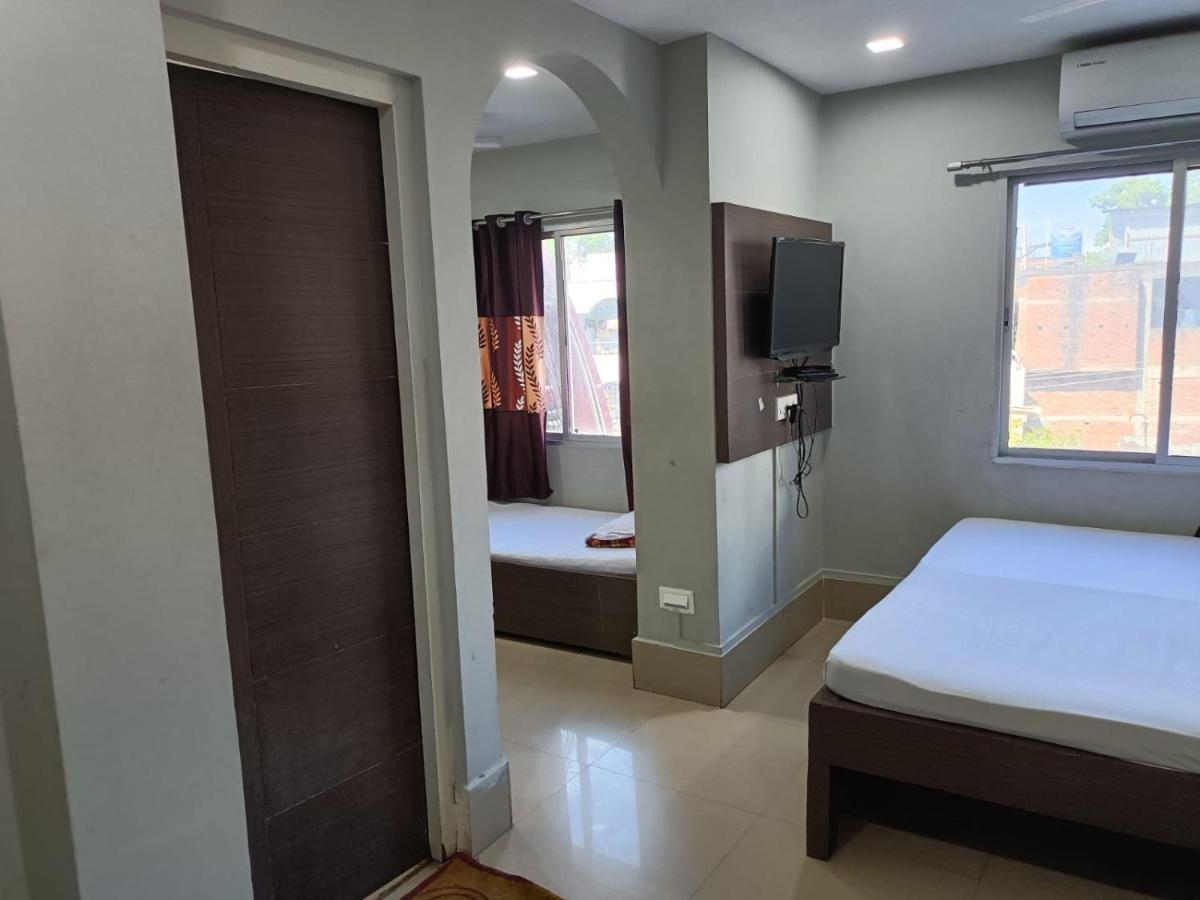 Kusum Hotel Dibrugarh Buitenkant foto