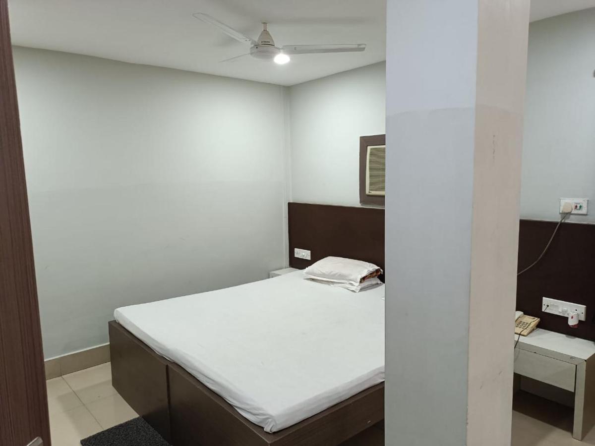 Kusum Hotel Dibrugarh Buitenkant foto