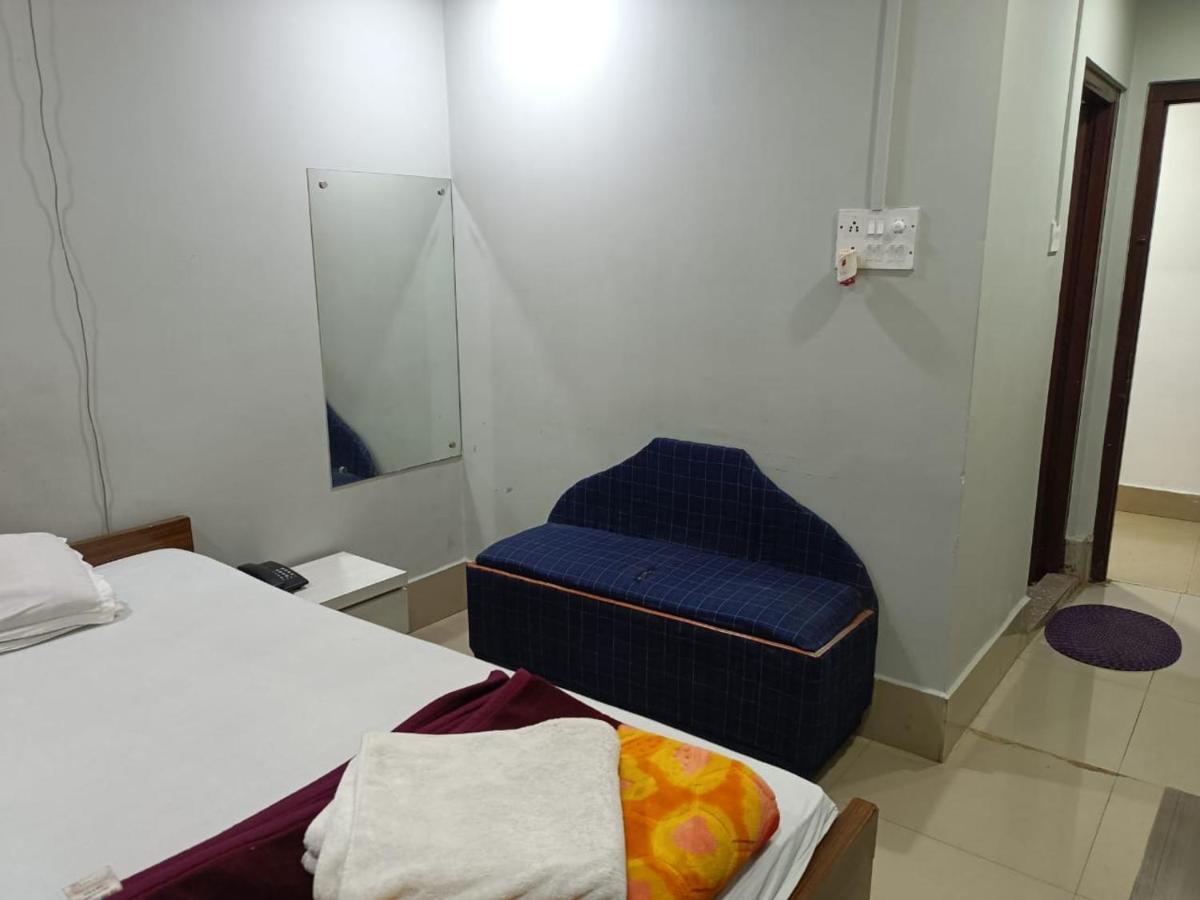 Kusum Hotel Dibrugarh Buitenkant foto