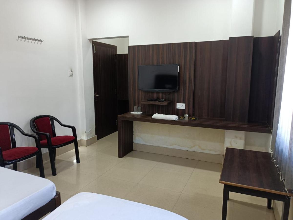Kusum Hotel Dibrugarh Buitenkant foto