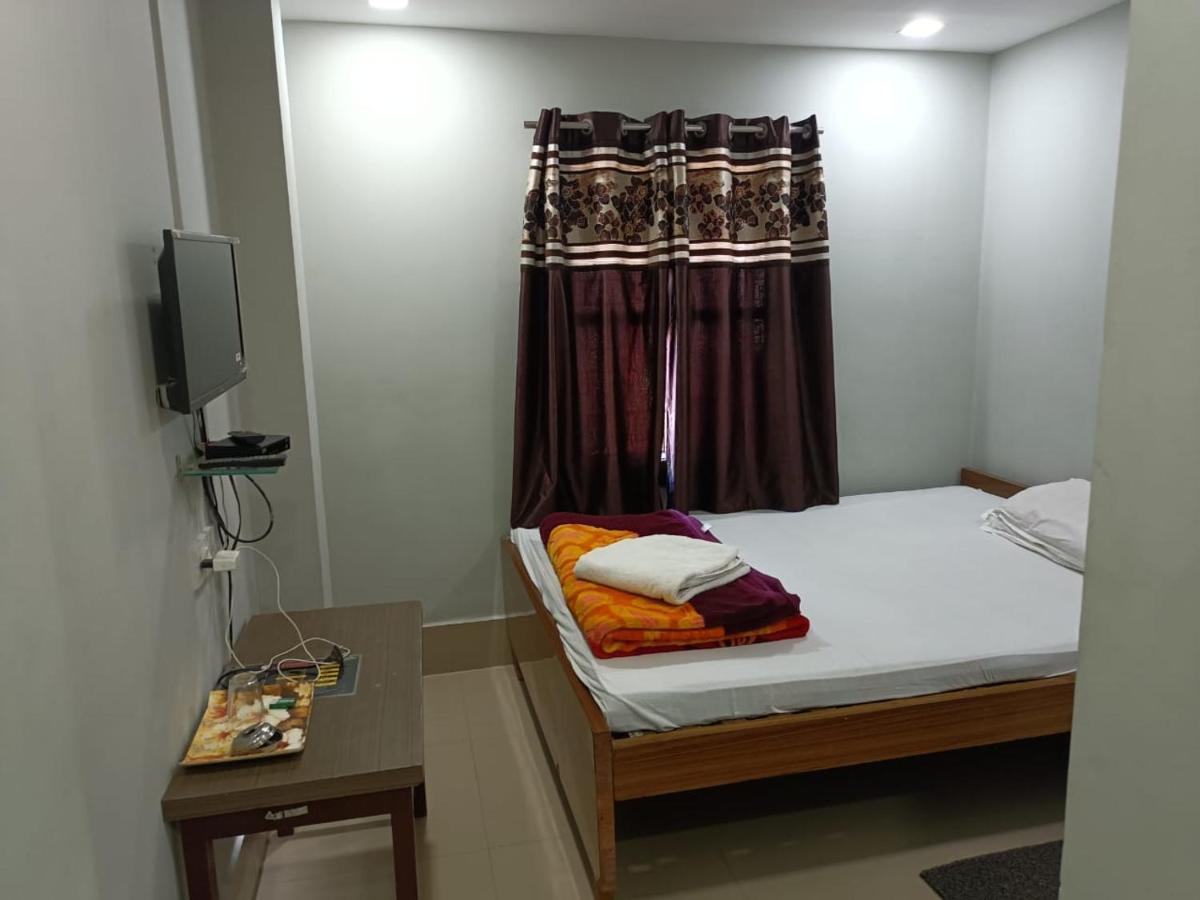 Kusum Hotel Dibrugarh Buitenkant foto