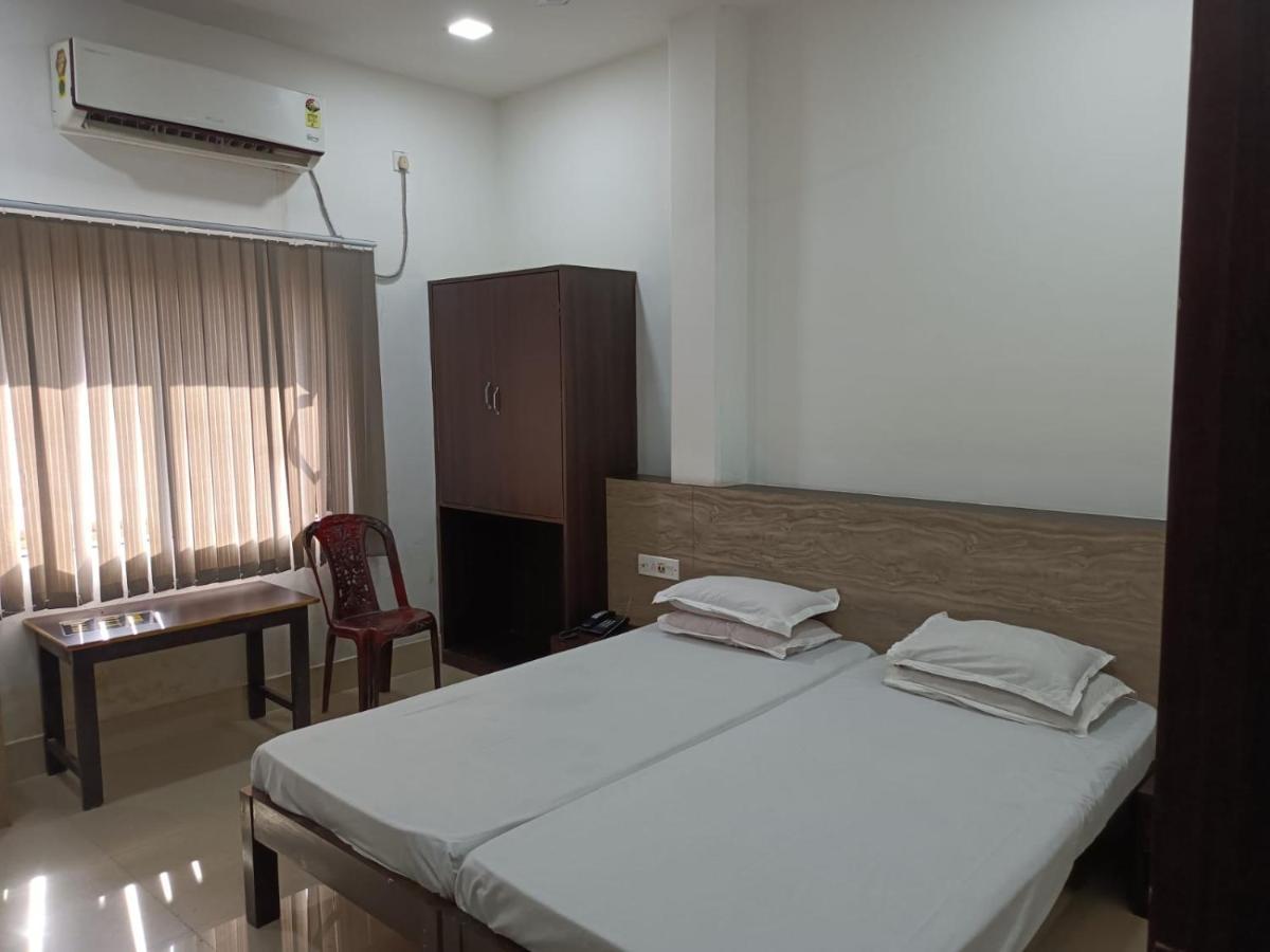 Kusum Hotel Dibrugarh Buitenkant foto