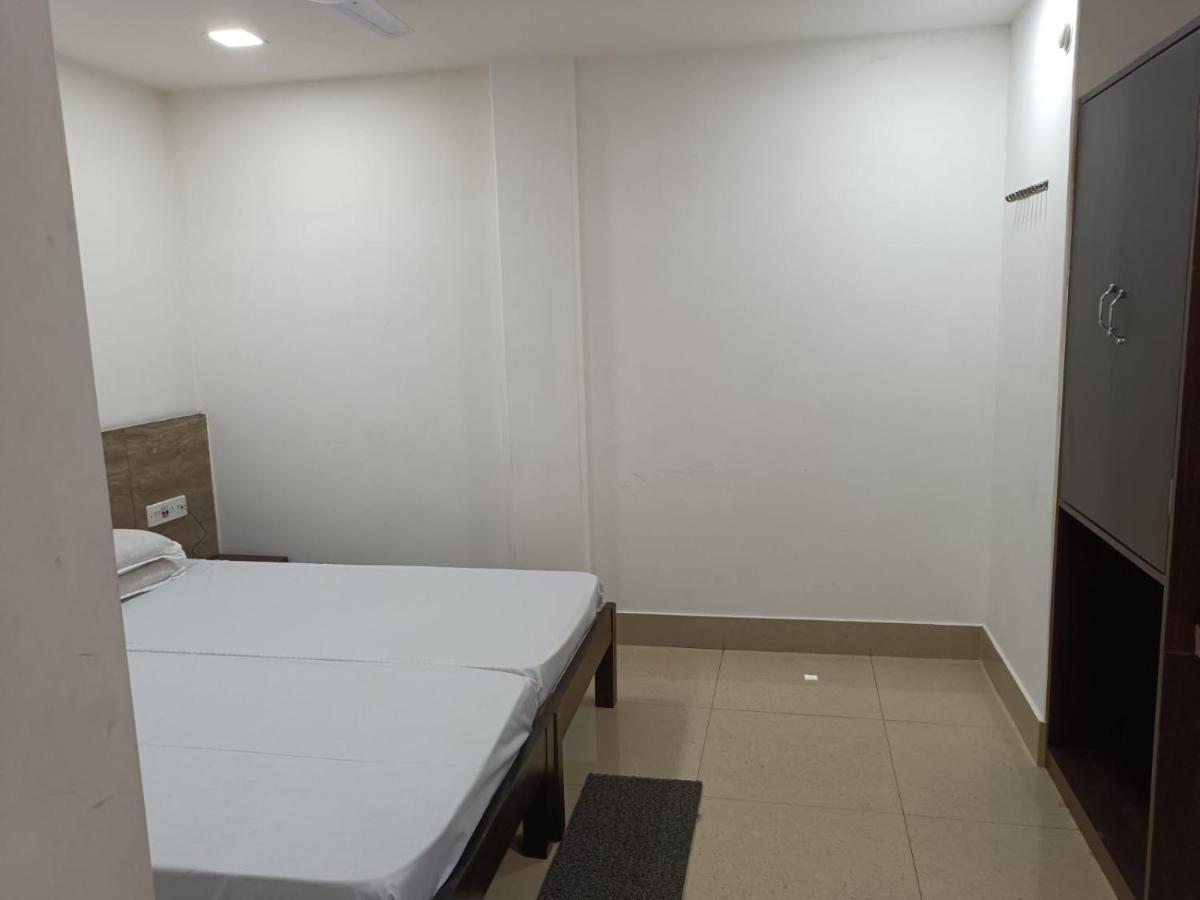 Kusum Hotel Dibrugarh Buitenkant foto