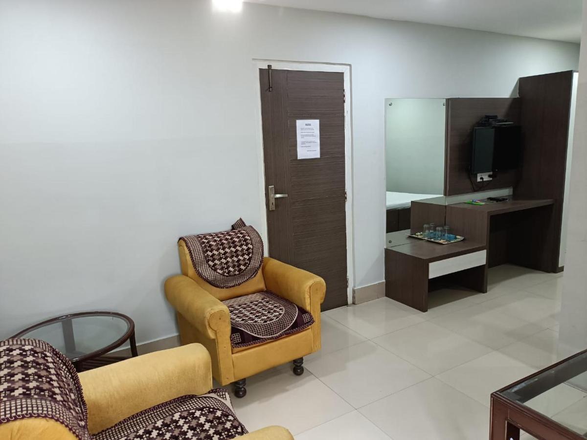 Kusum Hotel Dibrugarh Buitenkant foto
