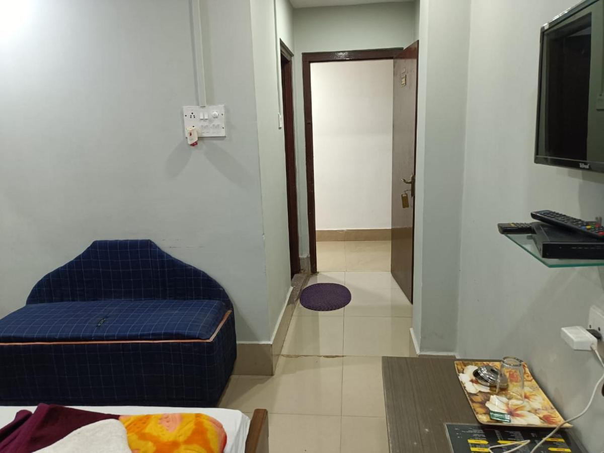 Kusum Hotel Dibrugarh Buitenkant foto