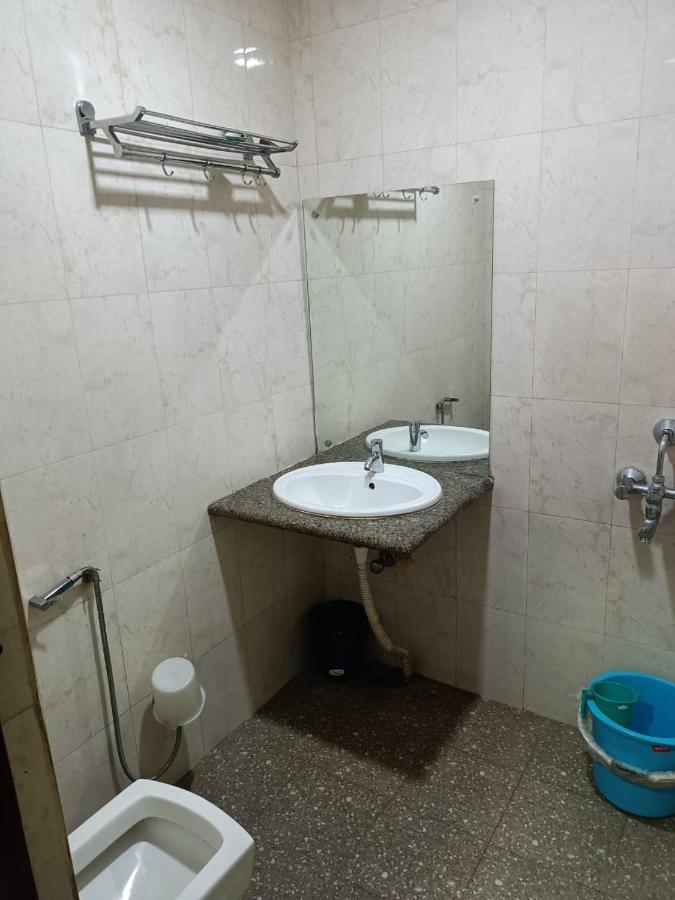 Kusum Hotel Dibrugarh Buitenkant foto