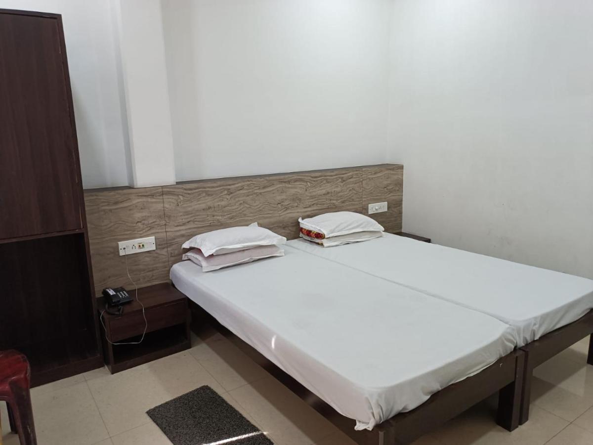 Kusum Hotel Dibrugarh Buitenkant foto
