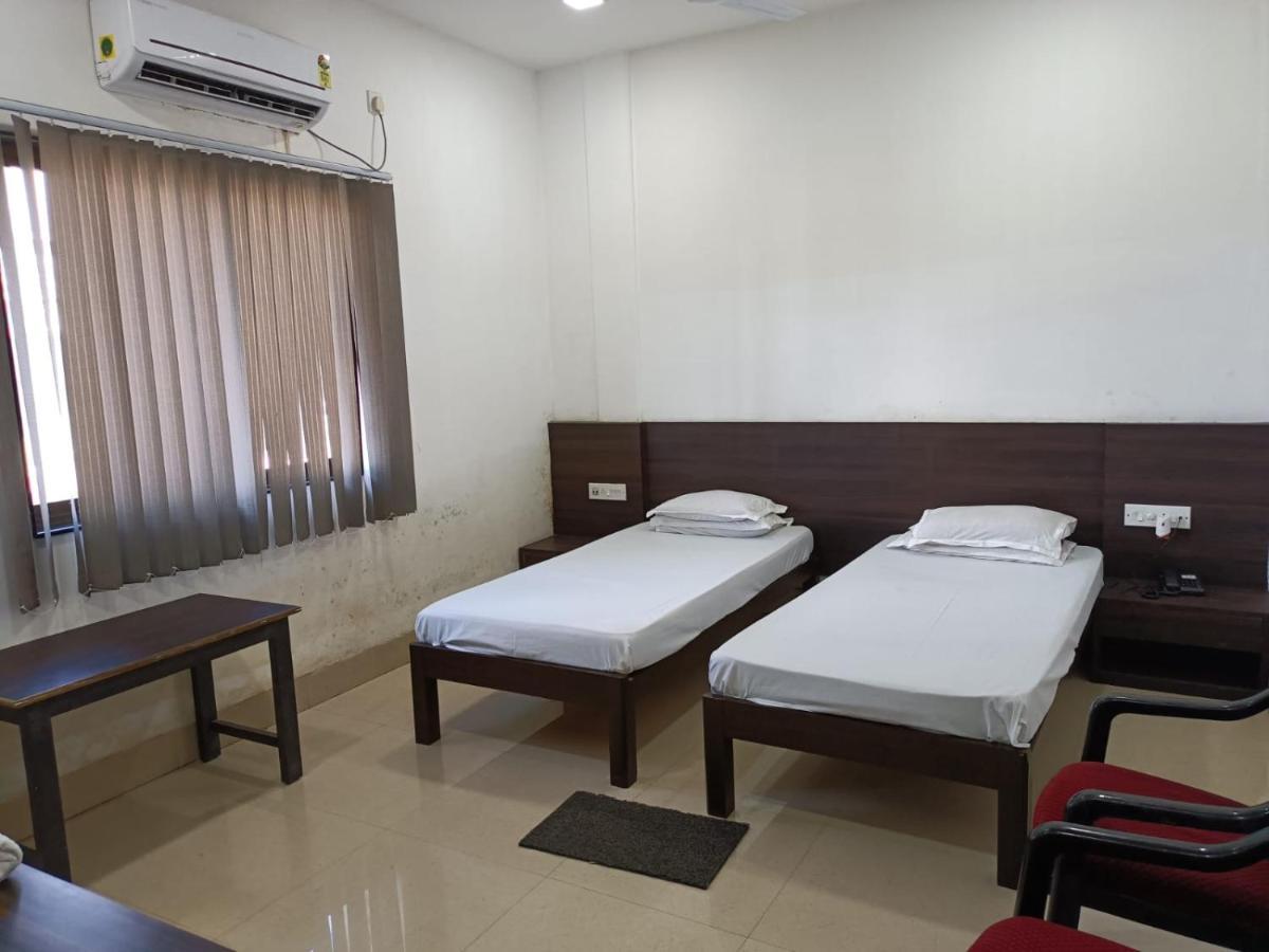 Kusum Hotel Dibrugarh Buitenkant foto