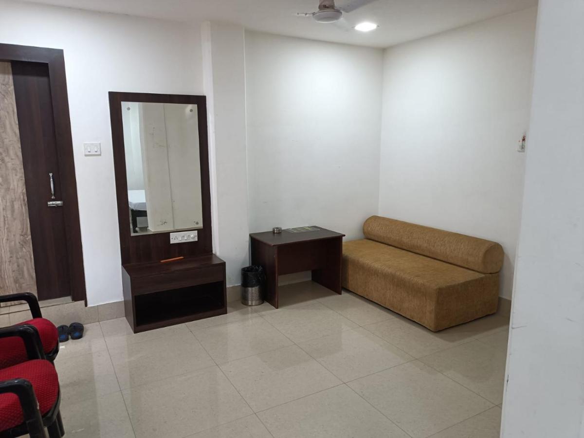 Kusum Hotel Dibrugarh Buitenkant foto