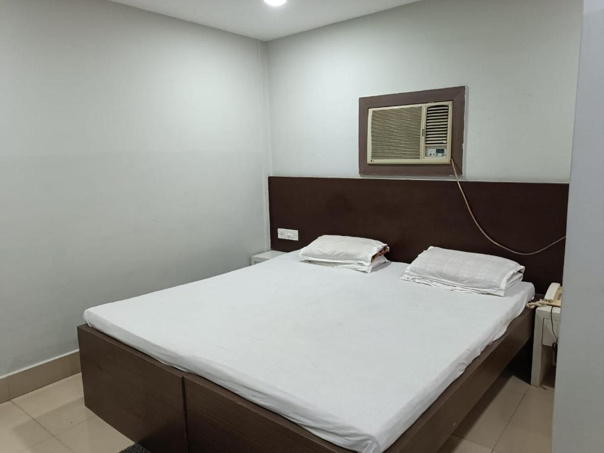 Kusum Hotel Dibrugarh Buitenkant foto
