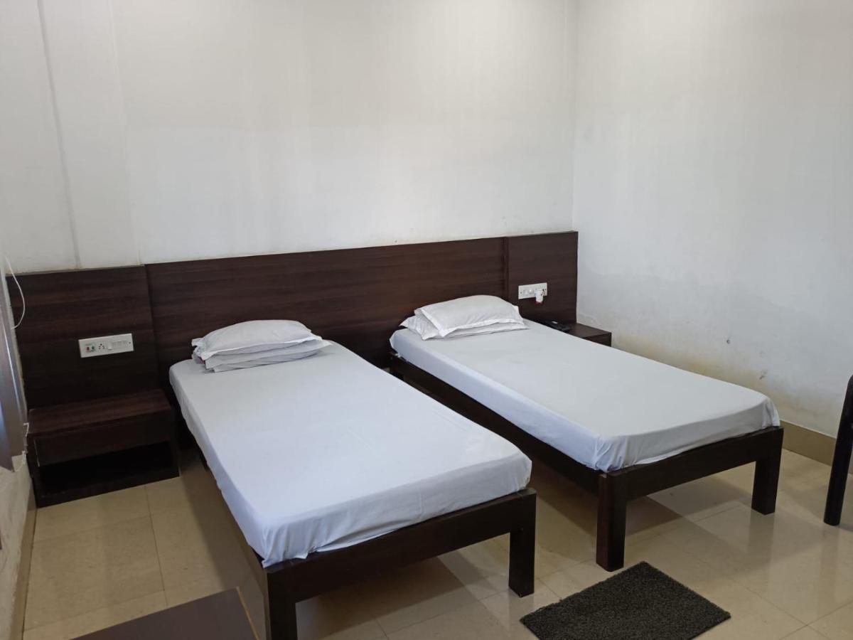 Kusum Hotel Dibrugarh Buitenkant foto