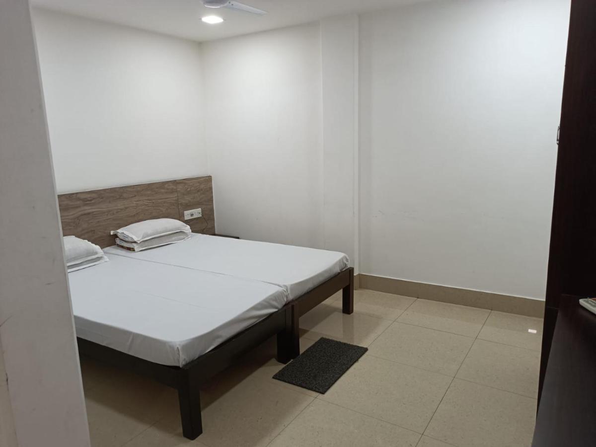 Kusum Hotel Dibrugarh Buitenkant foto