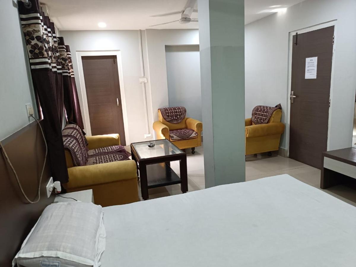 Kusum Hotel Dibrugarh Buitenkant foto