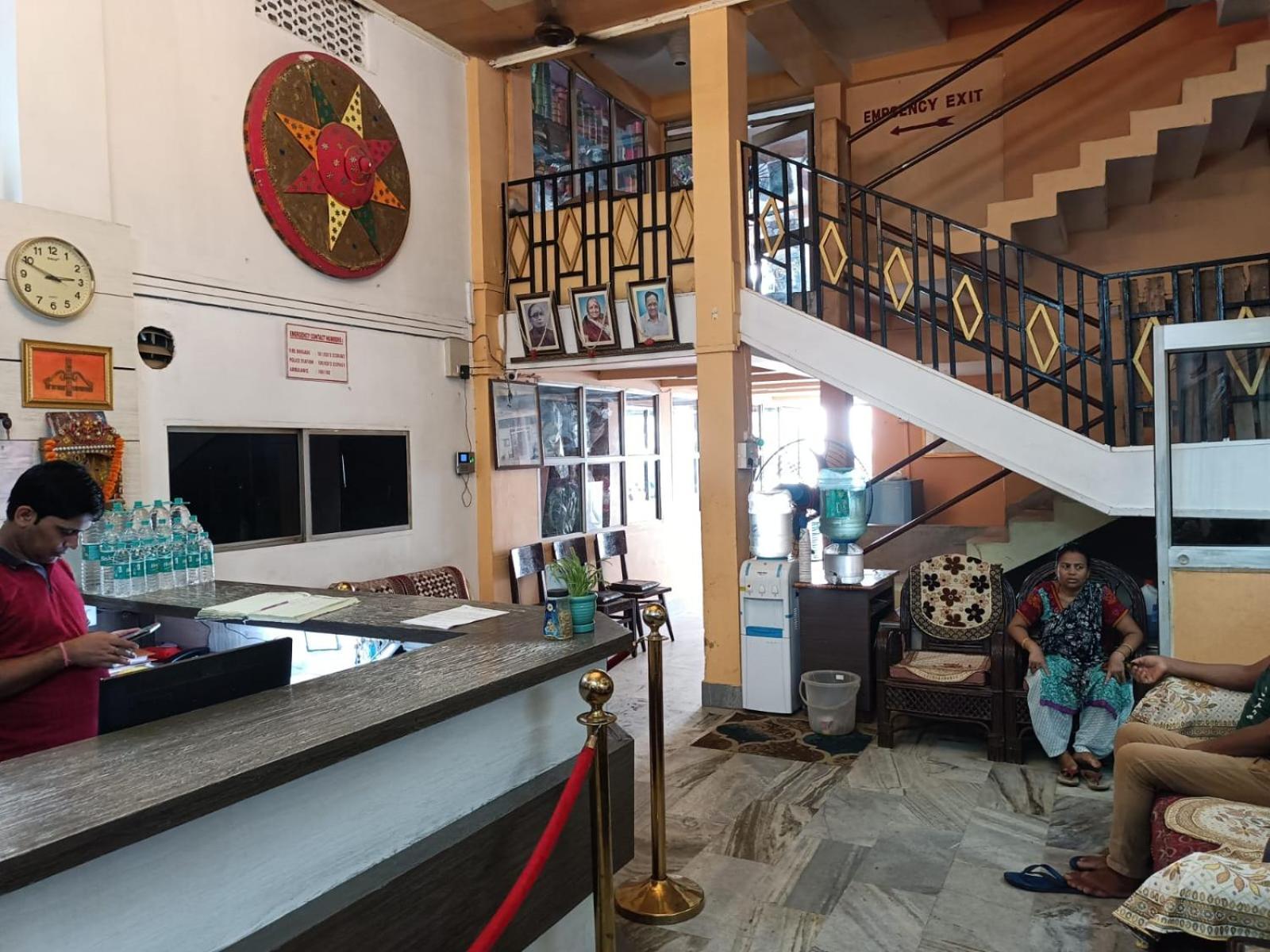 Kusum Hotel Dibrugarh Buitenkant foto