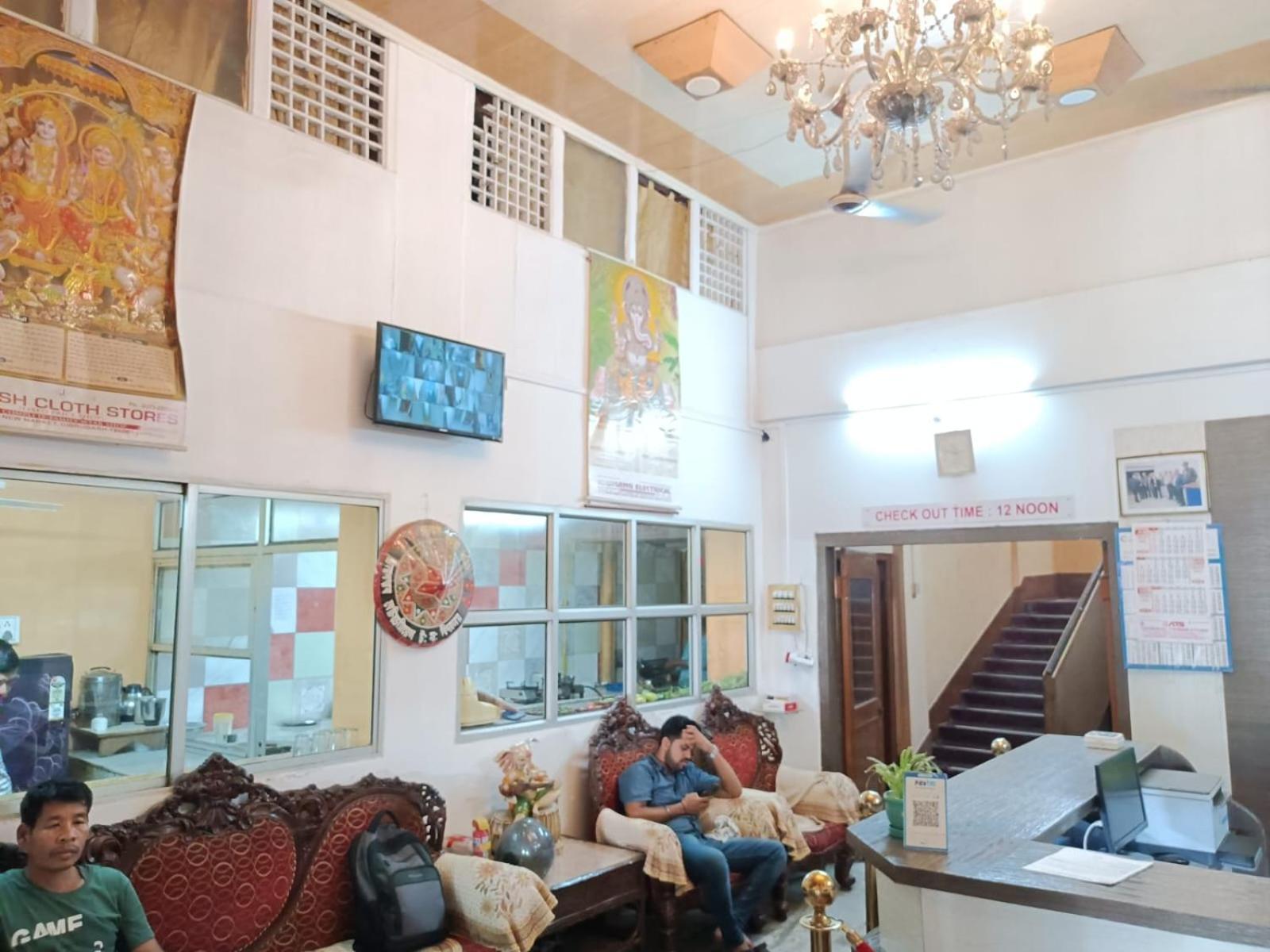 Kusum Hotel Dibrugarh Buitenkant foto