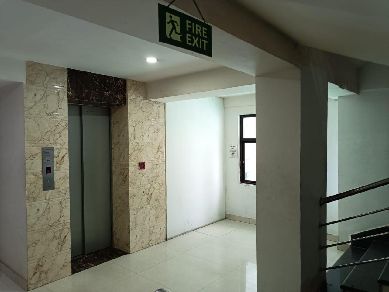 Kusum Hotel Dibrugarh Buitenkant foto