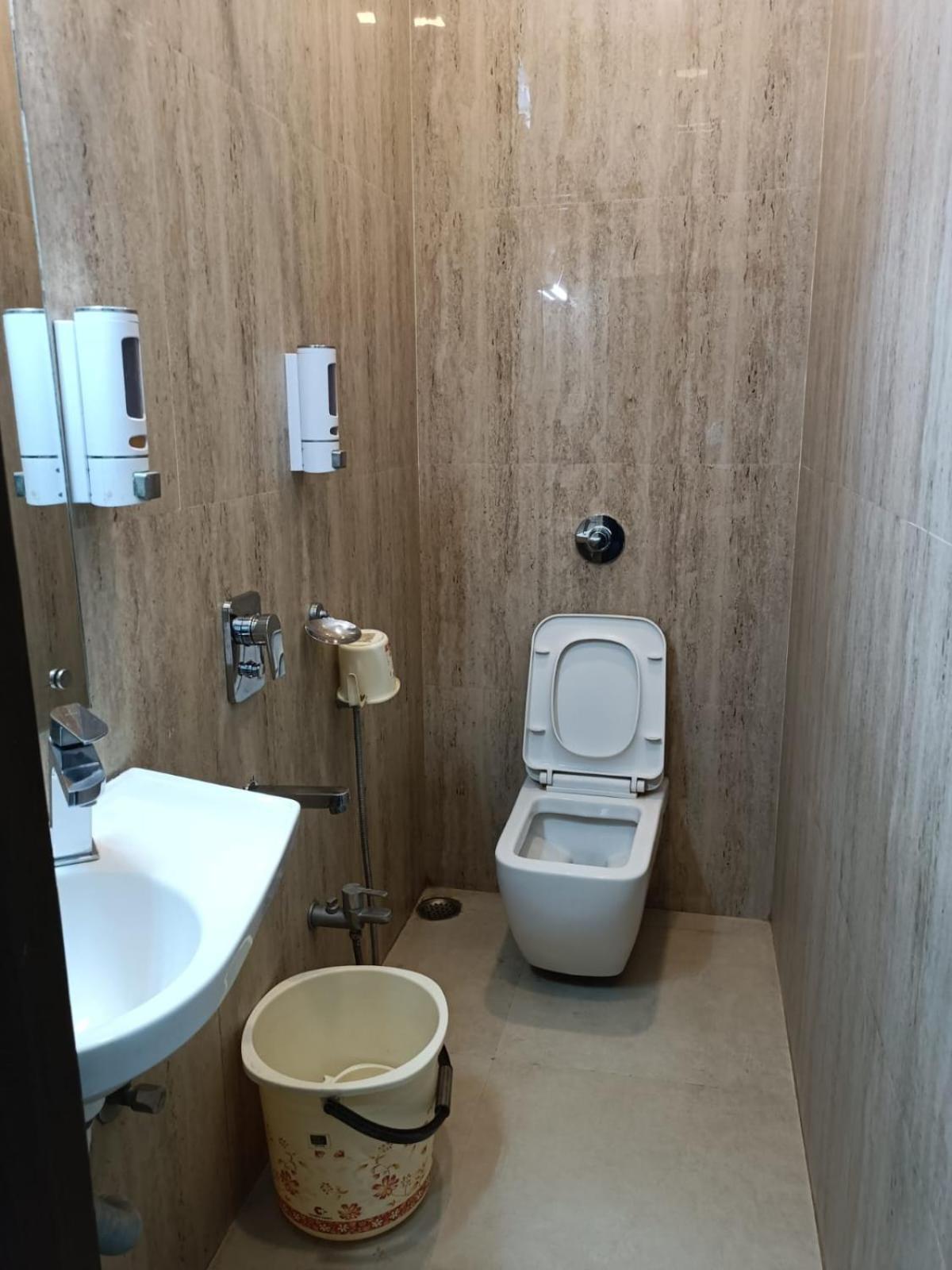 Kusum Hotel Dibrugarh Buitenkant foto